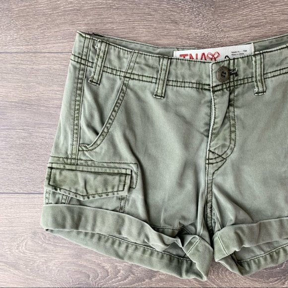 Aritzia TNA Cargo Utility Army Green Shorts Size 0 - Picture 5 of 15